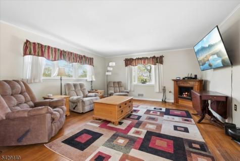 119 Rollins Trail Hopatcong NJ 07843
