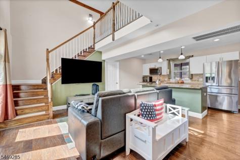 376 Riverside Avenue Rutherford NJ 07070