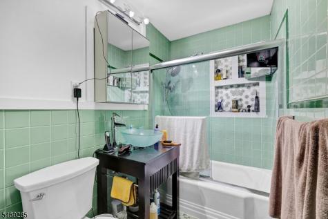 376 Riverside Avenue Rutherford NJ 07070
