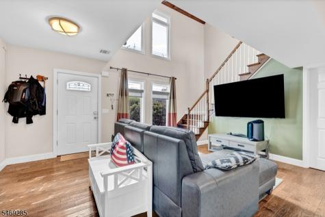 376 Riverside Avenue Rutherford NJ 07070