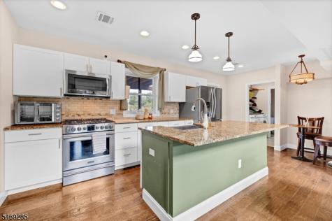376 Riverside Avenue Rutherford NJ 07070
