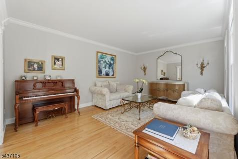 13 Hunters Trail Chester NJ 07930