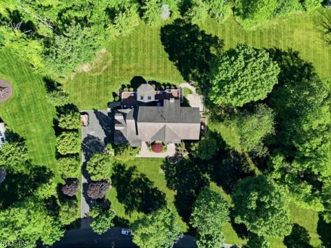 13 Hunters Trail Chester NJ 07930