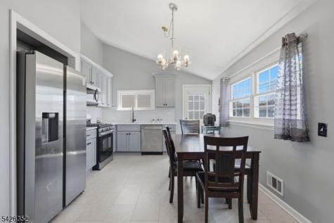 86 Westminster Road Woodbridge NJ 07067
