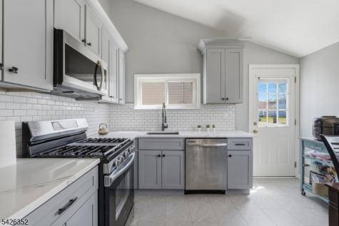 86 Westminster Road Woodbridge NJ 07067