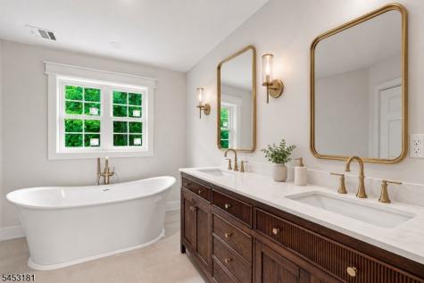4 Highland Meadows Road Pohatcong NJ 08865