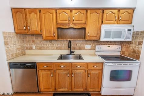 17 Cole Road Fairfield NJ 07004
