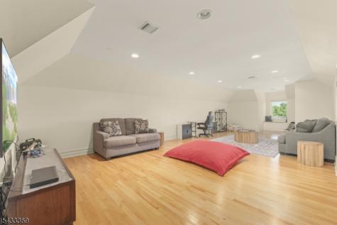 9 Lafayette Drive Livingston NJ 07039