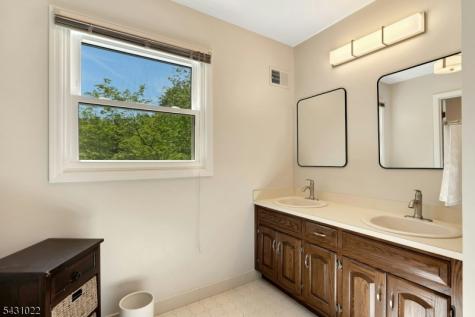 22 Sandalwood Drive Warren NJ 07059