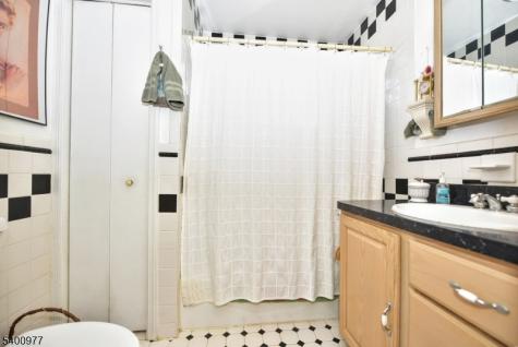 72 Burnside Place Wanaque NJ 07420