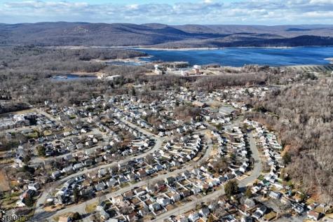 72 Burnside Place Wanaque NJ 07420