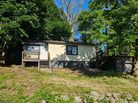 43 E Shore Trail Hardyston NJ 07460