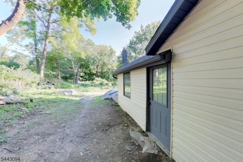 43 E Shore Trail Hardyston NJ 07460