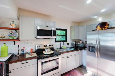 43 E Shore Trail Hardyston NJ 07460