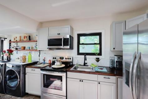 43 E Shore Trail Hardyston NJ 07460