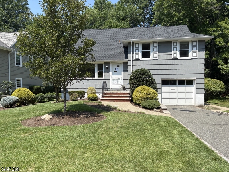 33 Longacre Drive Livingston NJ 07039