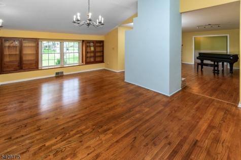 19 Floral Road Raritan NJ 08822