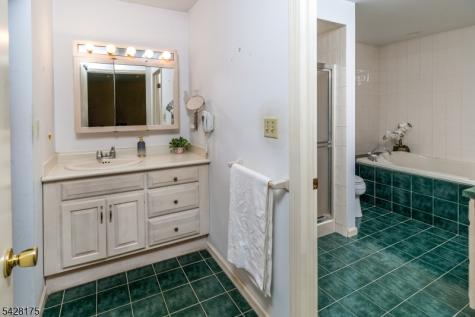 19 Floral Road Raritan NJ 08822