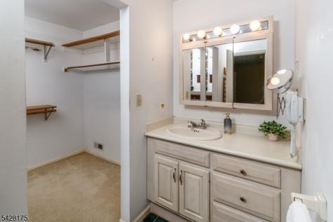 19 Floral Road Raritan NJ 08822
