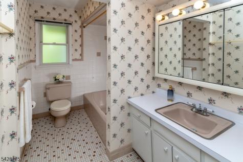 19 Floral Road Raritan NJ 08822