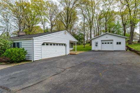 19 Floral Road Raritan NJ 08822