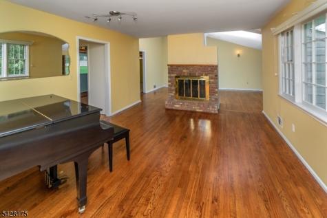 19 Floral Road Raritan NJ 08822