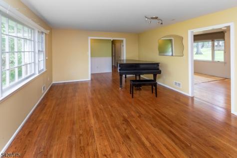 19 Floral Road Raritan NJ 08822