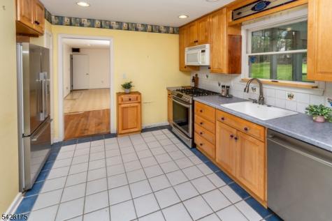 19 Floral Road Raritan NJ 08822
