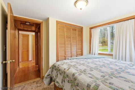 40 E Shore Drive Hampton NJ 07860