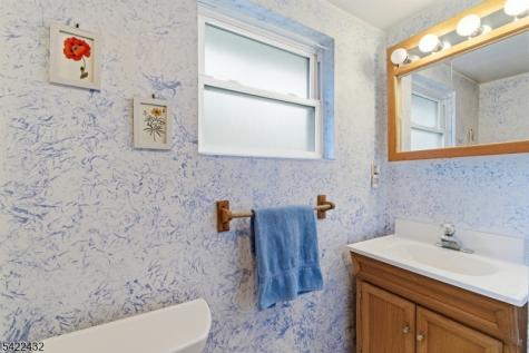 40 E Shore Drive Hampton NJ 07860