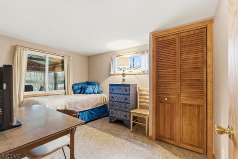 40 E Shore Drive Hampton NJ 07860