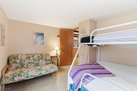 40 E Shore Drive Hampton NJ 07860