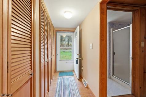 40 E Shore Drive Hampton NJ 07860
