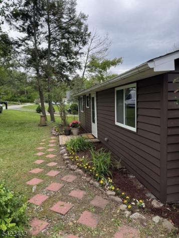 40 E Shore Drive Hampton NJ 07860