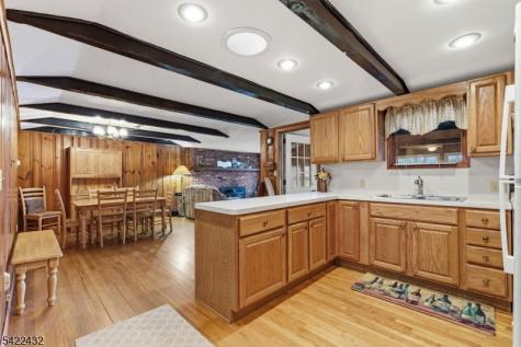 40 E Shore Drive Hampton NJ 07860