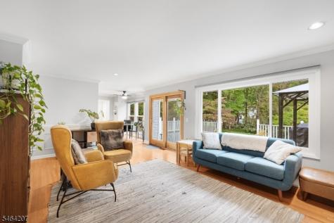 6 Larsen Drive Roxbury NJ 07876