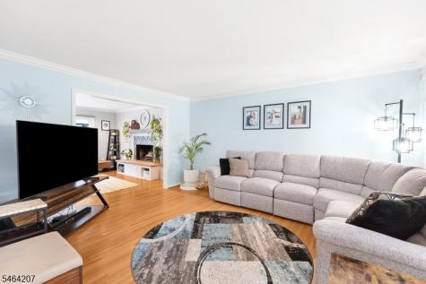 6 Larsen Drive Roxbury NJ 07876