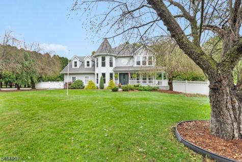 6 Larsen Drive Roxbury NJ 07876