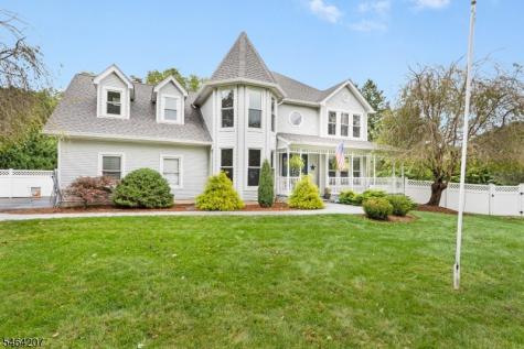 6 Larsen Drive Roxbury NJ 07876