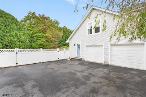 6 Larsen Drive Roxbury NJ 07876