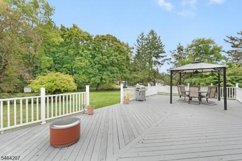 6 Larsen Drive Roxbury NJ 07876