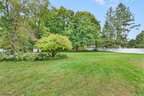 6 Larsen Drive Roxbury NJ 07876