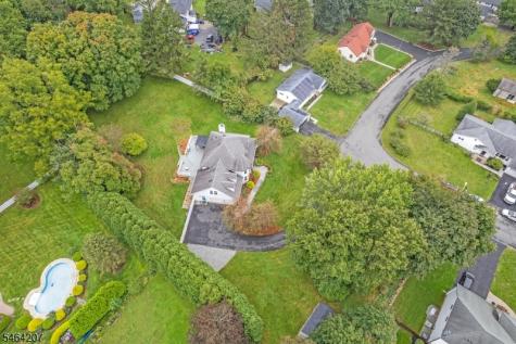 6 Larsen Drive Roxbury NJ 07876