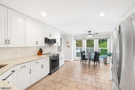 6 Larsen Drive Roxbury NJ 07876