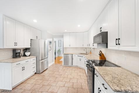 6 Larsen Drive Roxbury NJ 07876