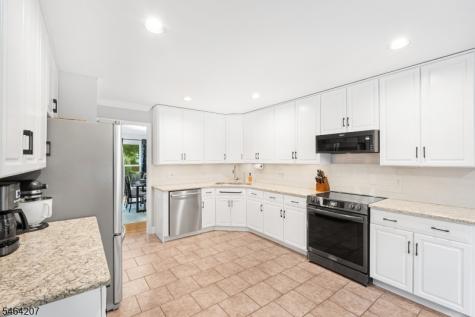 6 Larsen Drive Roxbury NJ 07876
