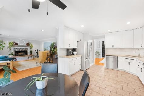 6 Larsen Drive Roxbury NJ 07876