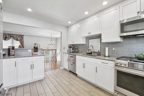676 Rutgers Place Paramus NJ 07652