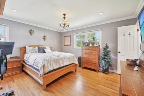 676 Rutgers Place Paramus NJ 07652