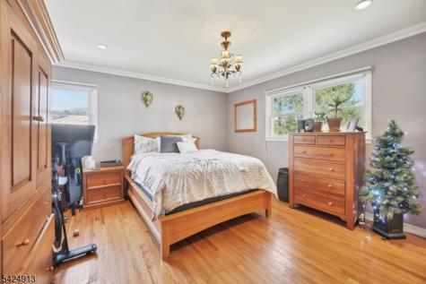 676 Rutgers Place Paramus NJ 07652